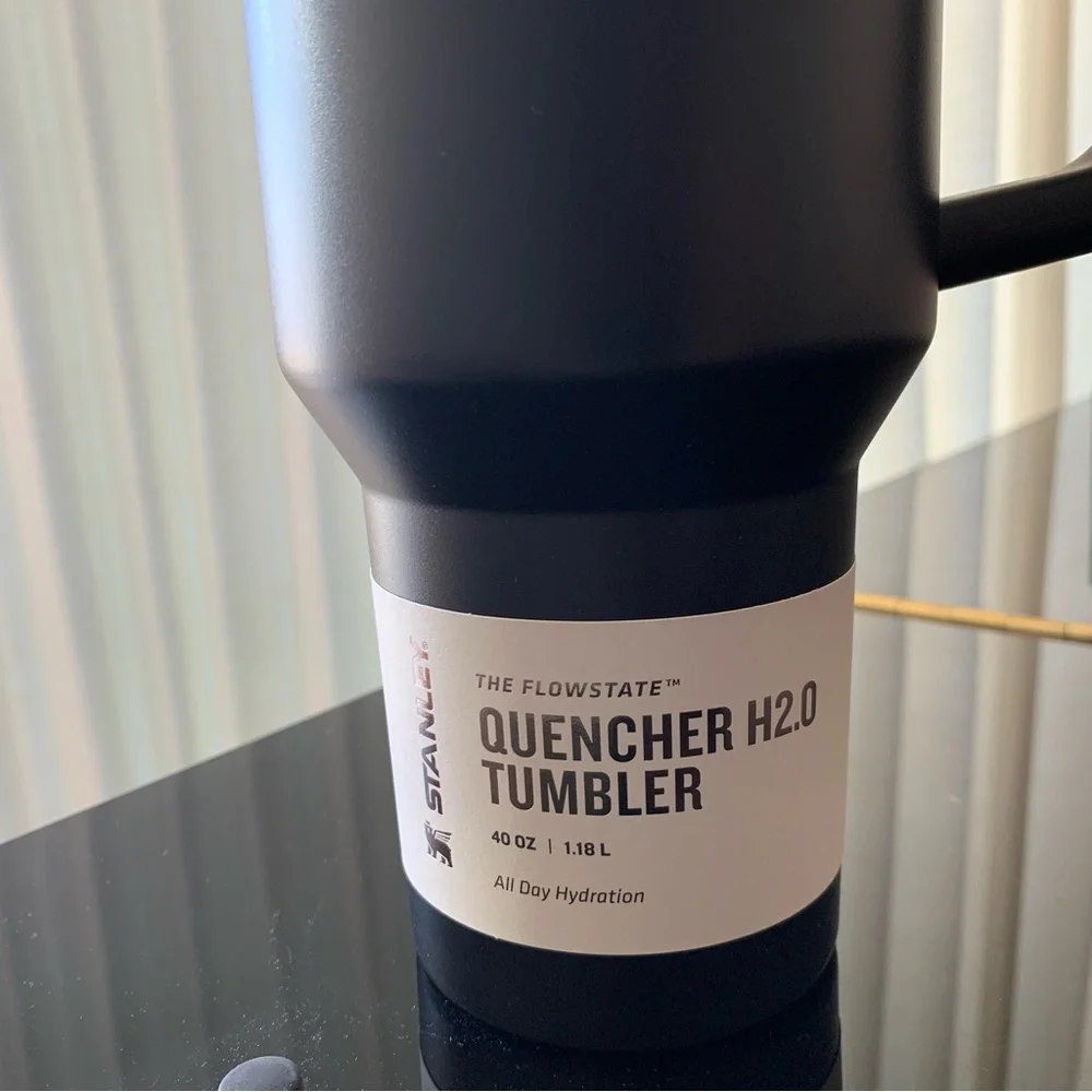Stanley Verizon 40oz Quencher Tumbler H2.0 Black | New with Straw | Rare - Picture 8 of 15